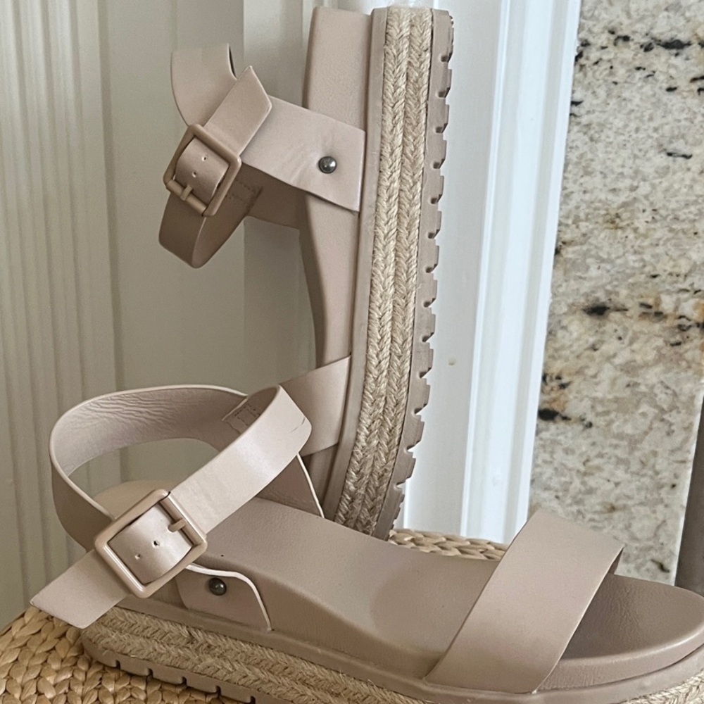 Mia Elegant Beige Women's Sandals - Picture 3 of 4